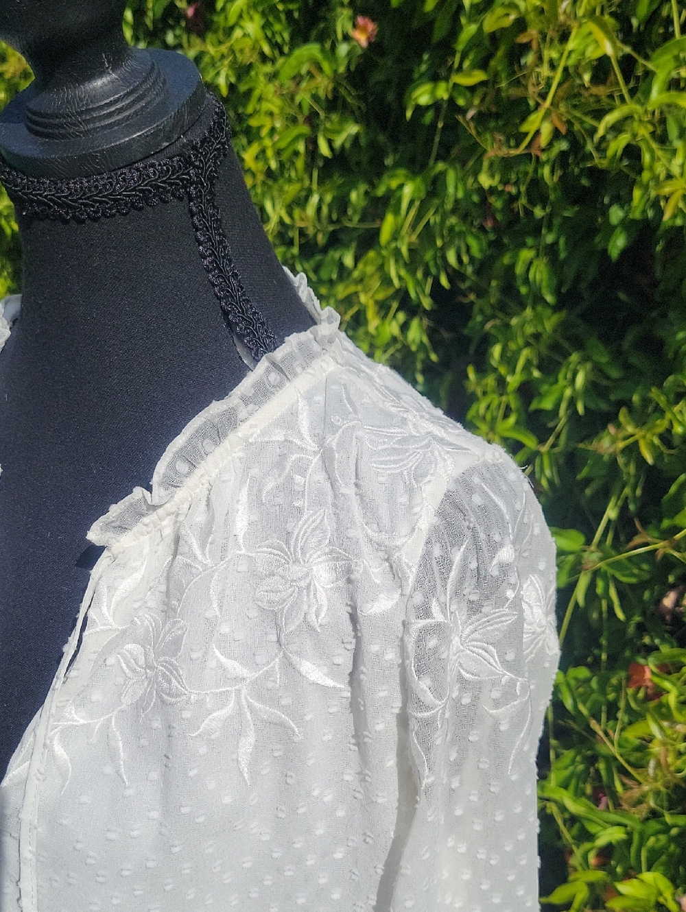 White House Black Market Ivory White Boho Blouse with Floral Embroidery S - Picture 13 of 16